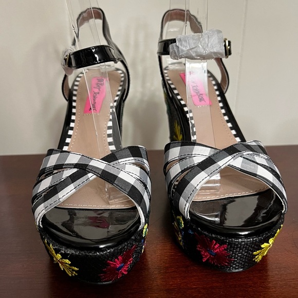 Betsey Johnson - TRACI - plaid gingham picnic embroidered wedge heels 6 NWOT - Picture 2 of 8